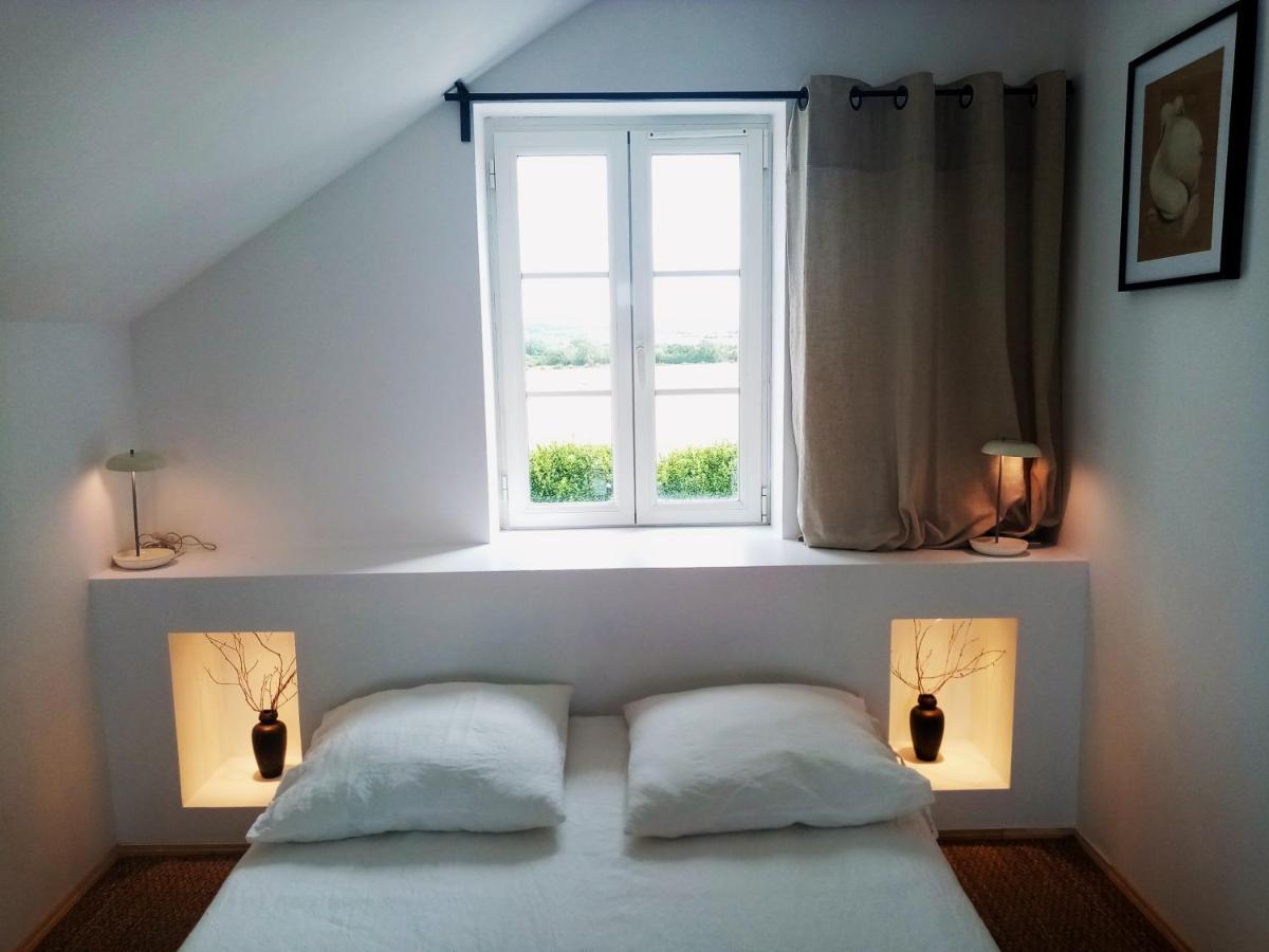 Galerie, Tumulus De La Hogue Hotell Fontenay-le-Marmion Eksteriør bilde