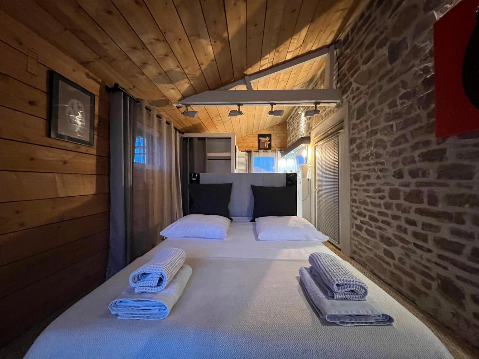 Galerie, Tumulus De La Hogue Hotell Fontenay-le-Marmion Eksteriør bilde