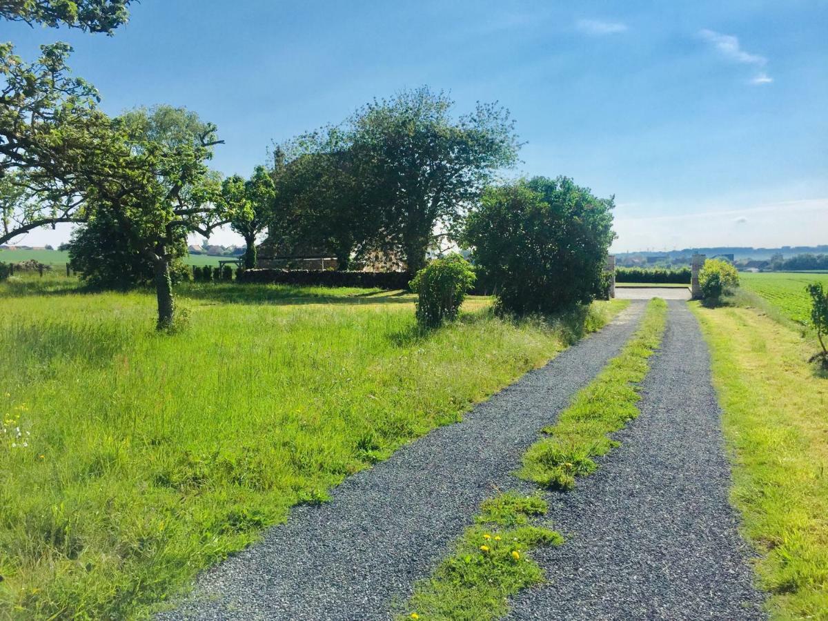 Galerie, Tumulus De La Hogue Hotell Fontenay-le-Marmion Eksteriør bilde