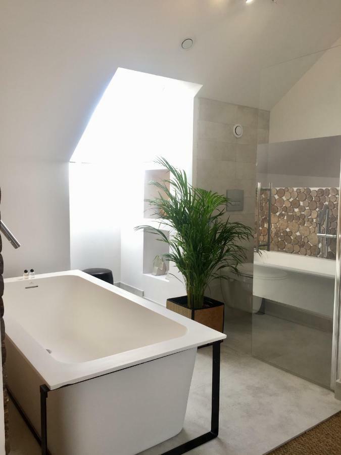 Galerie, Tumulus De La Hogue Hotell Fontenay-le-Marmion Eksteriør bilde